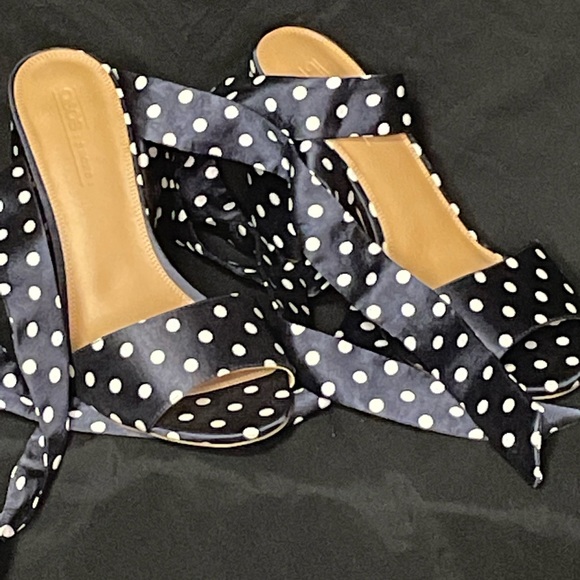 Navy blue polka dot strap up block heels 👠 - Picture 3 of 8